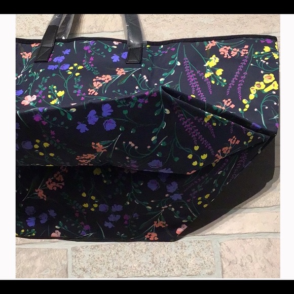 Victoria’s Secret NWT - huge Tote - cutest ever 🥰 - Picture 4 of 5